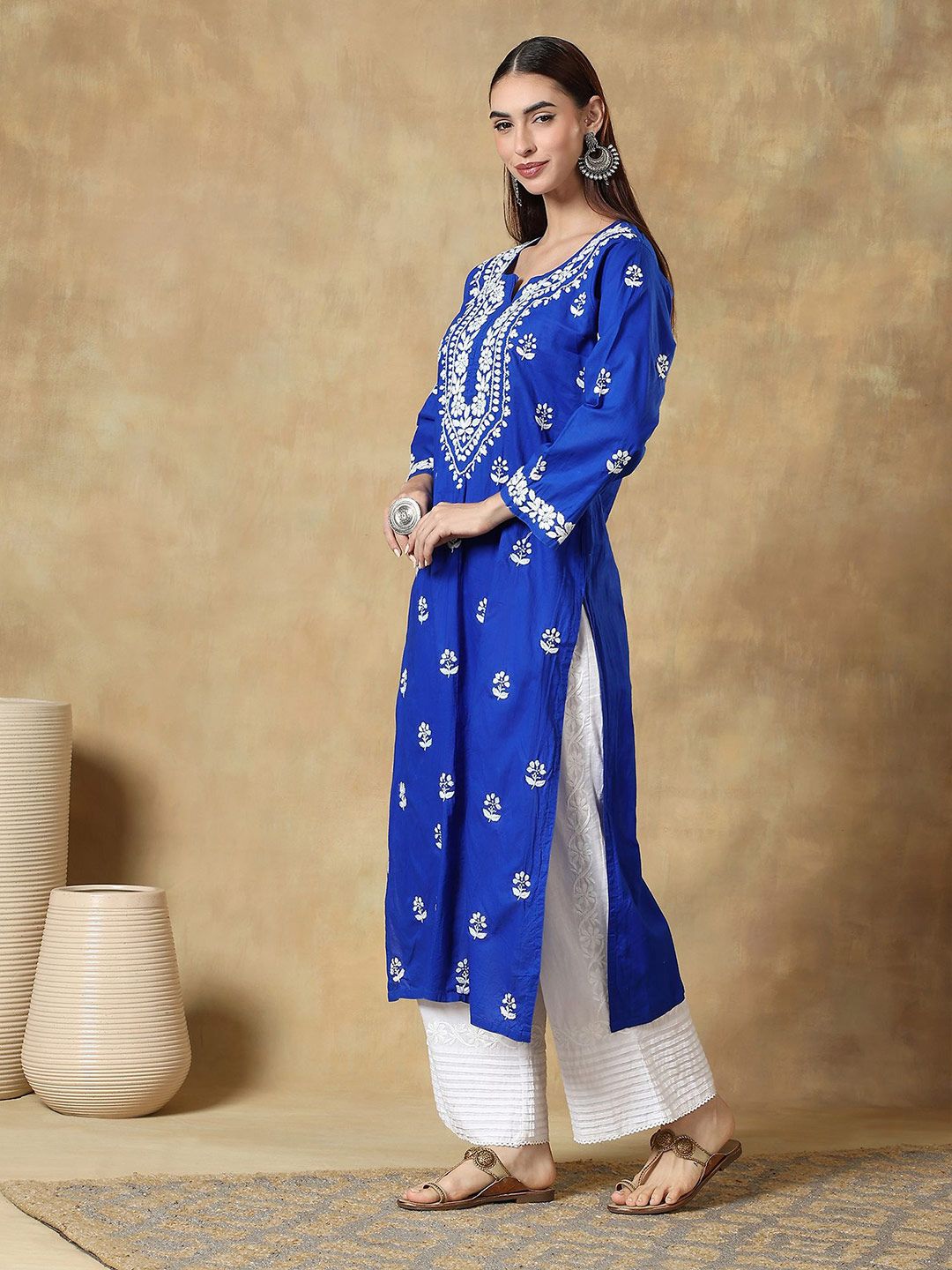 Cotton Ethnic Embroidered Thread Work Round Neck Straight Kurta