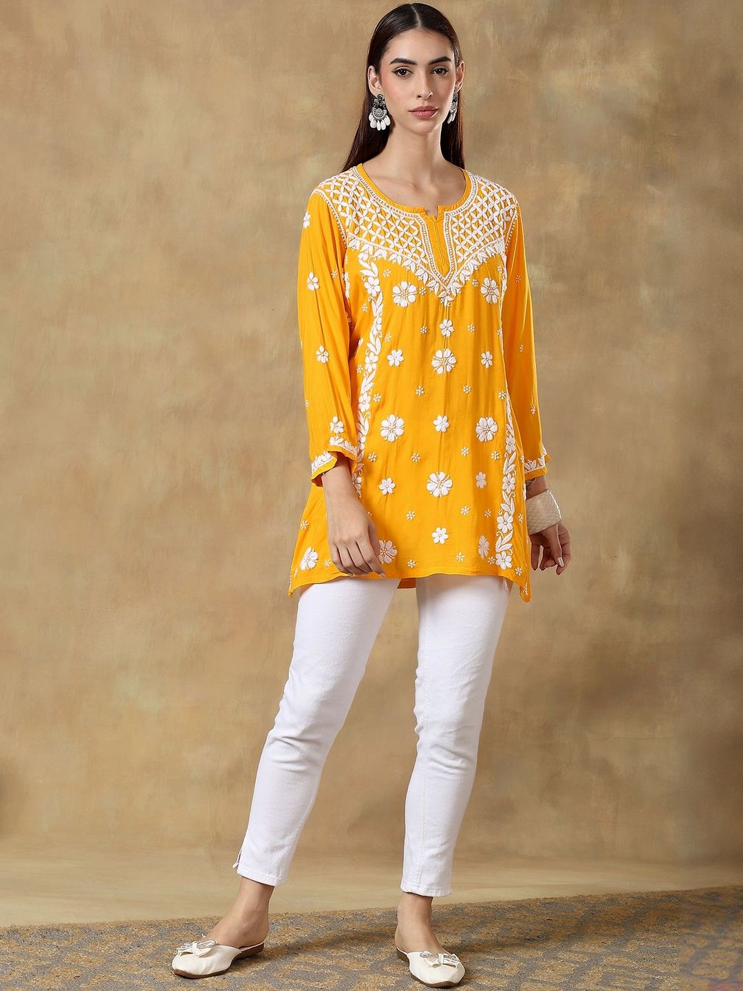 Women Embroidered Chikankari Straight Kurti