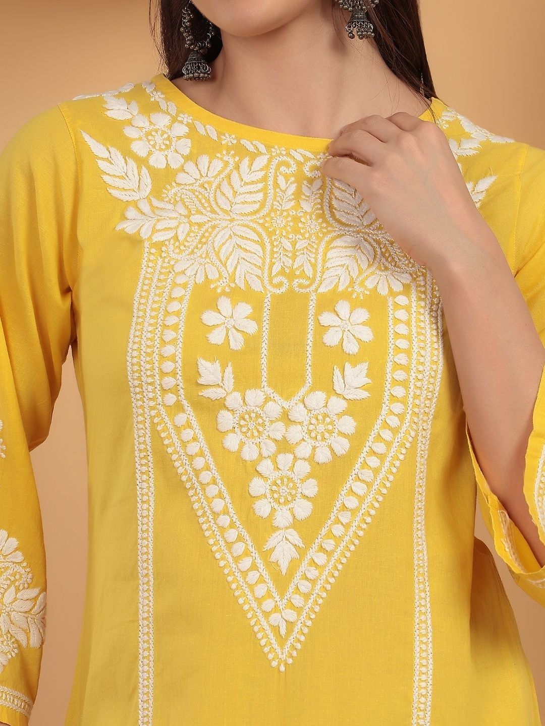 Women Embroidered Kurta