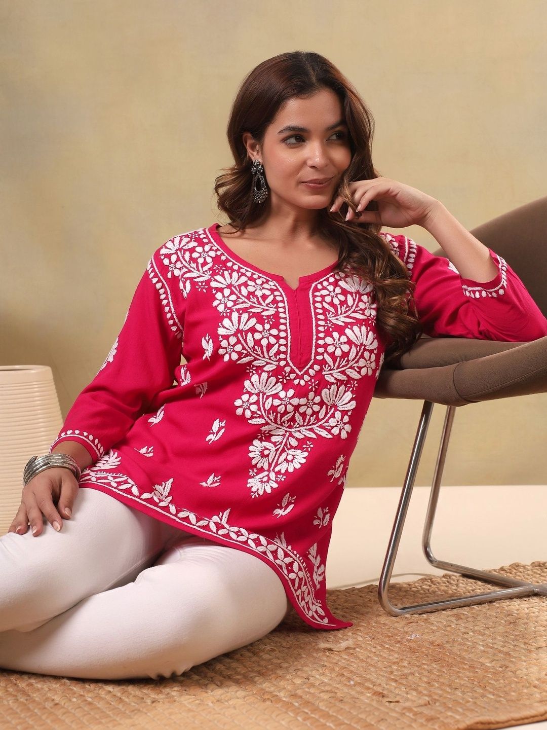 Women Embroidered Chikankari Kurta