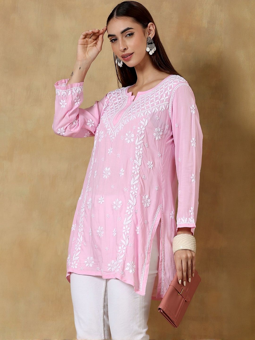 Women Floral Embroidered Chikankari Kurti