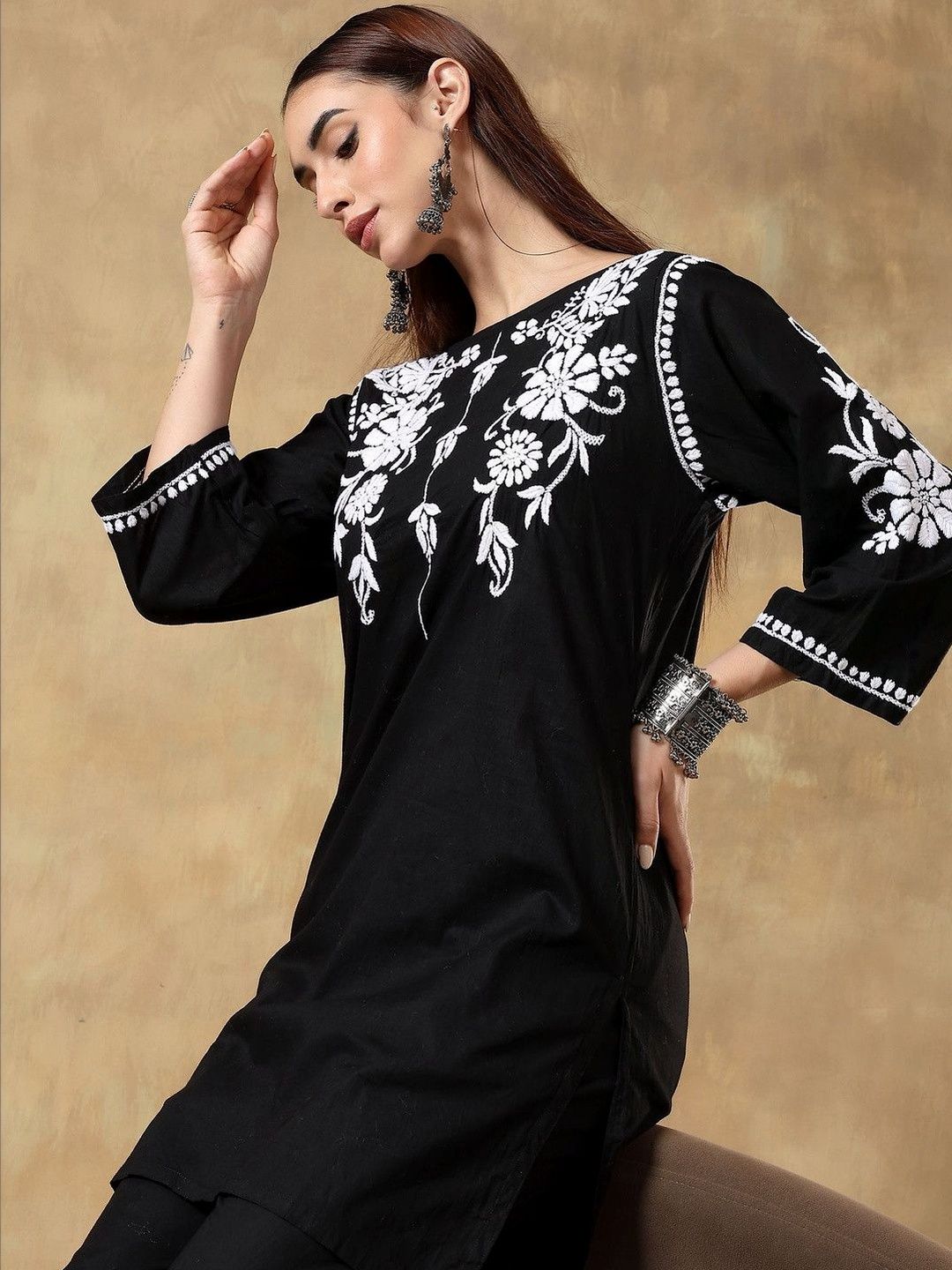Women Floral Embroidered Kurta with Pyjama