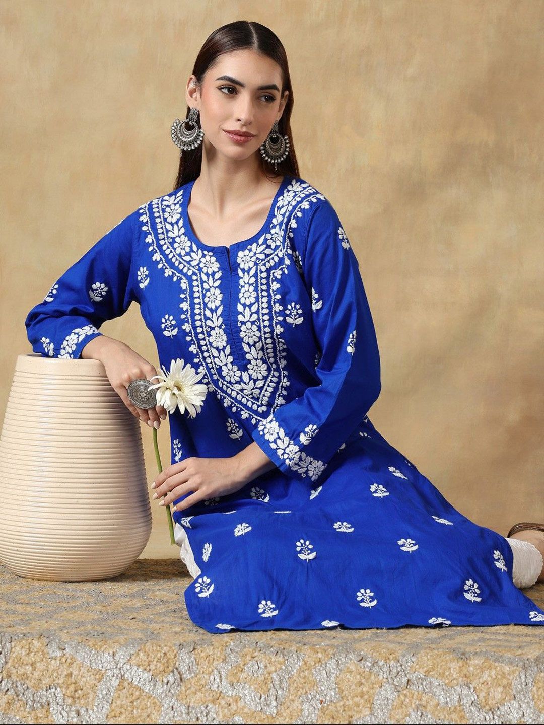 Cotton Ethnic Embroidered Thread Work Round Neck Straight Kurta