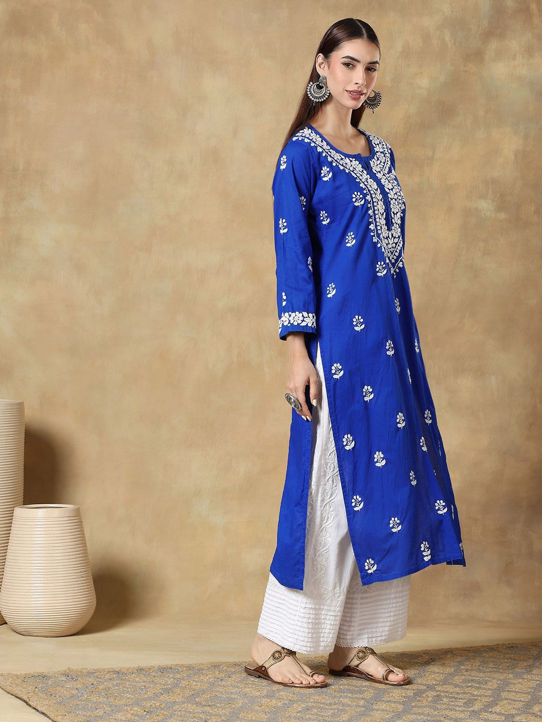 Cotton Ethnic Embroidered Thread Work Round Neck Straight Kurta