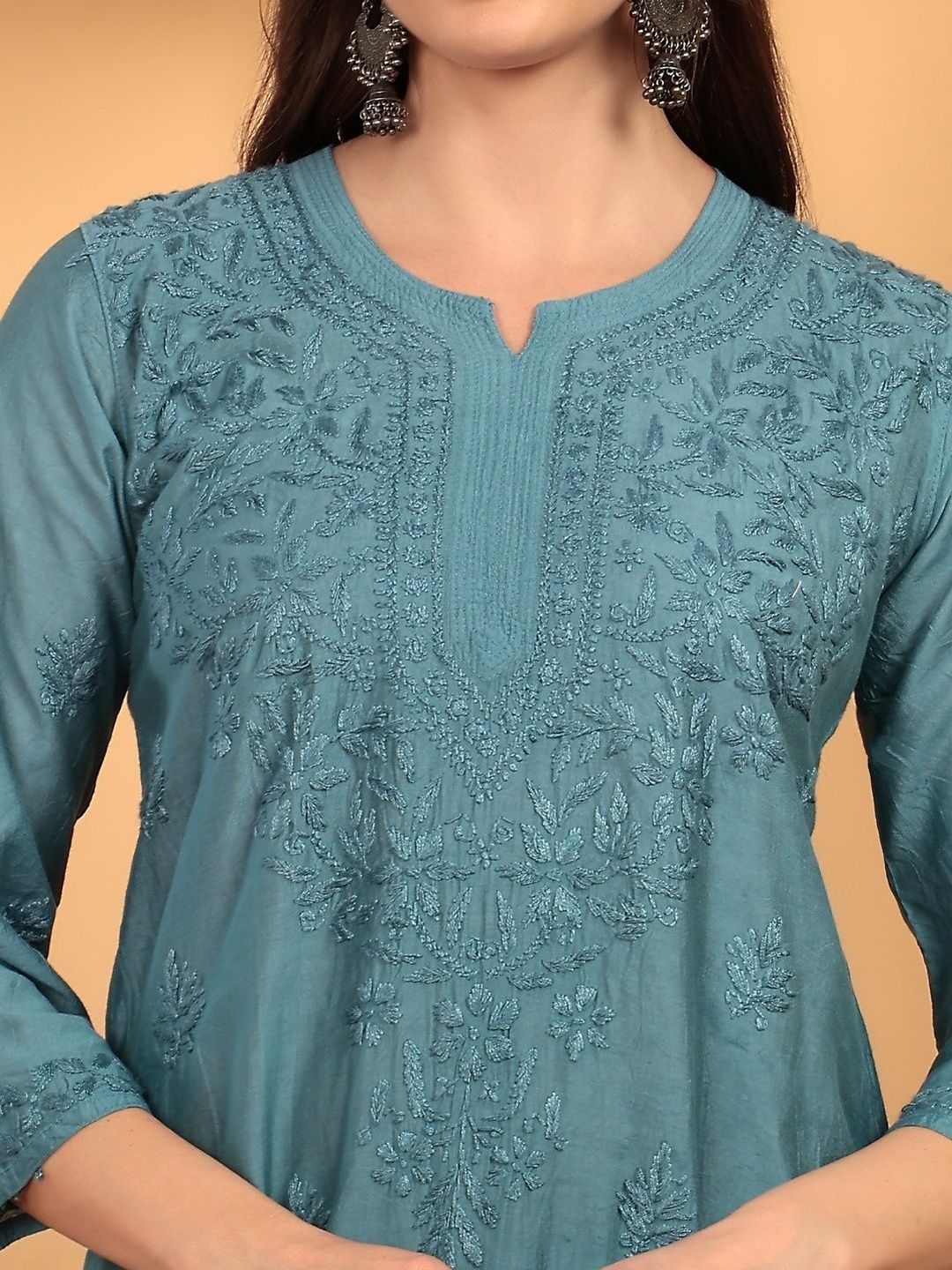 Women Embroidered Kurta