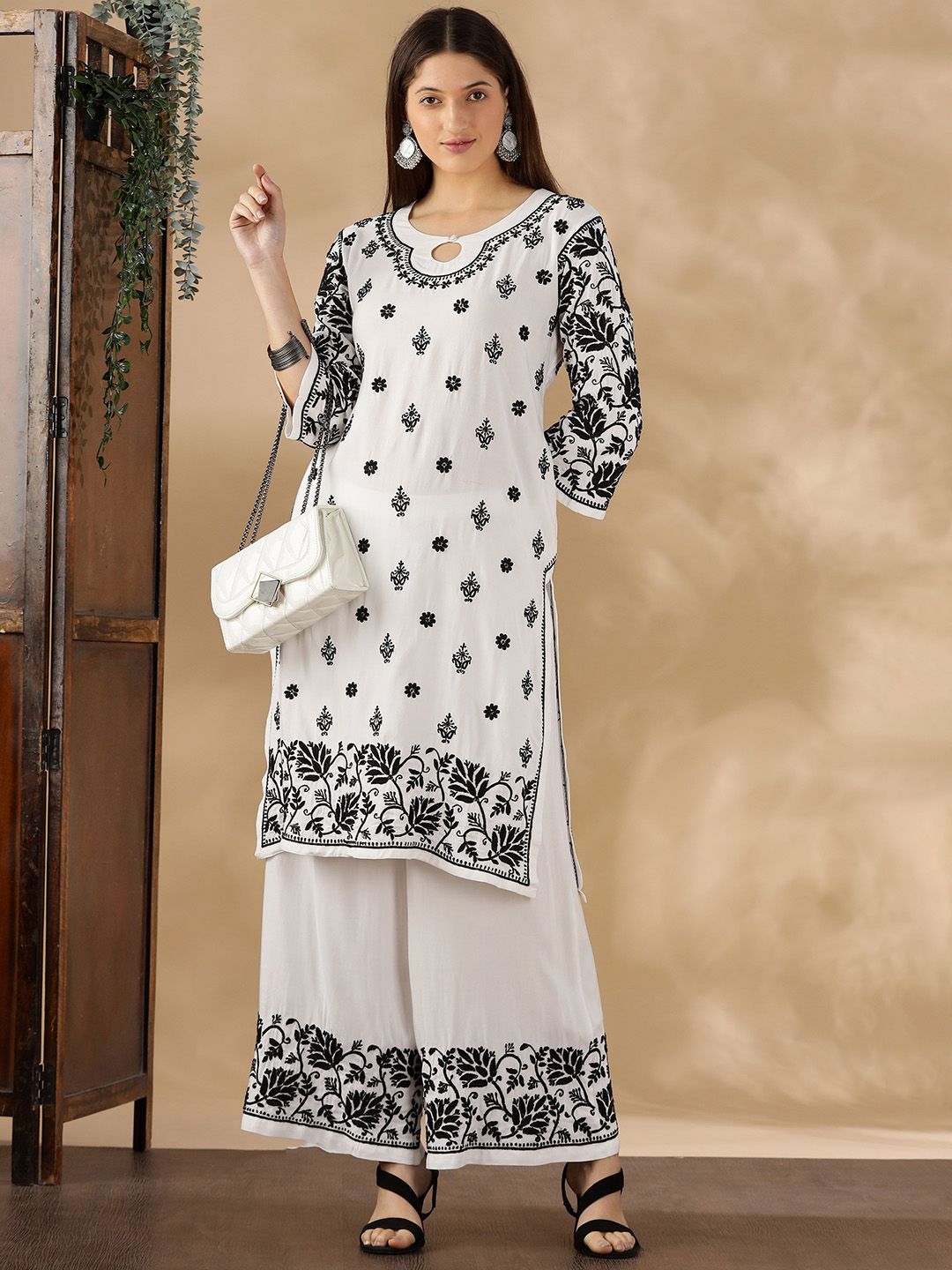 Women Ethnic Motifs Embroidered Kurta with Palazzo
