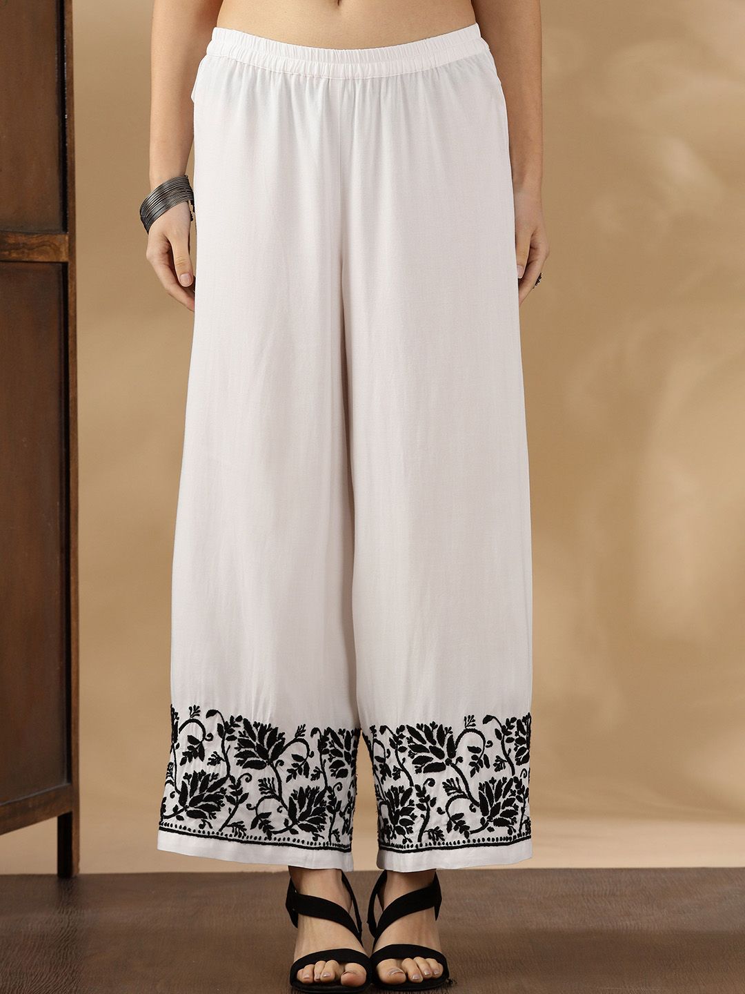 Women Ethnic Motifs Embroidered Kurta with Palazzo