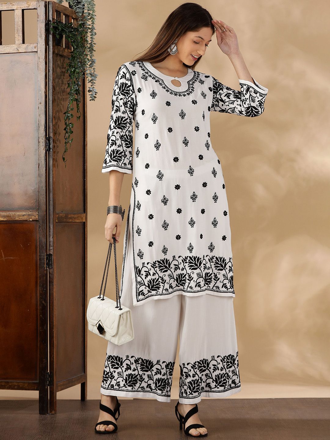 Women Ethnic Motifs Embroidered Kurta with Palazzo
