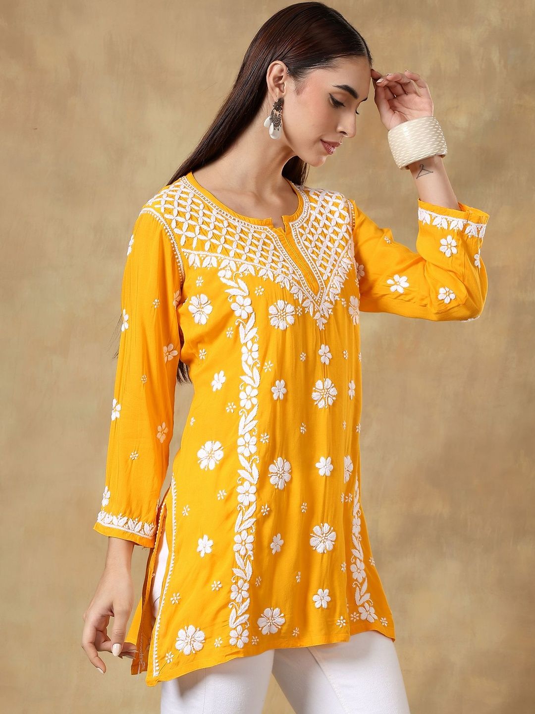 Women Embroidered Chikankari Straight Kurti