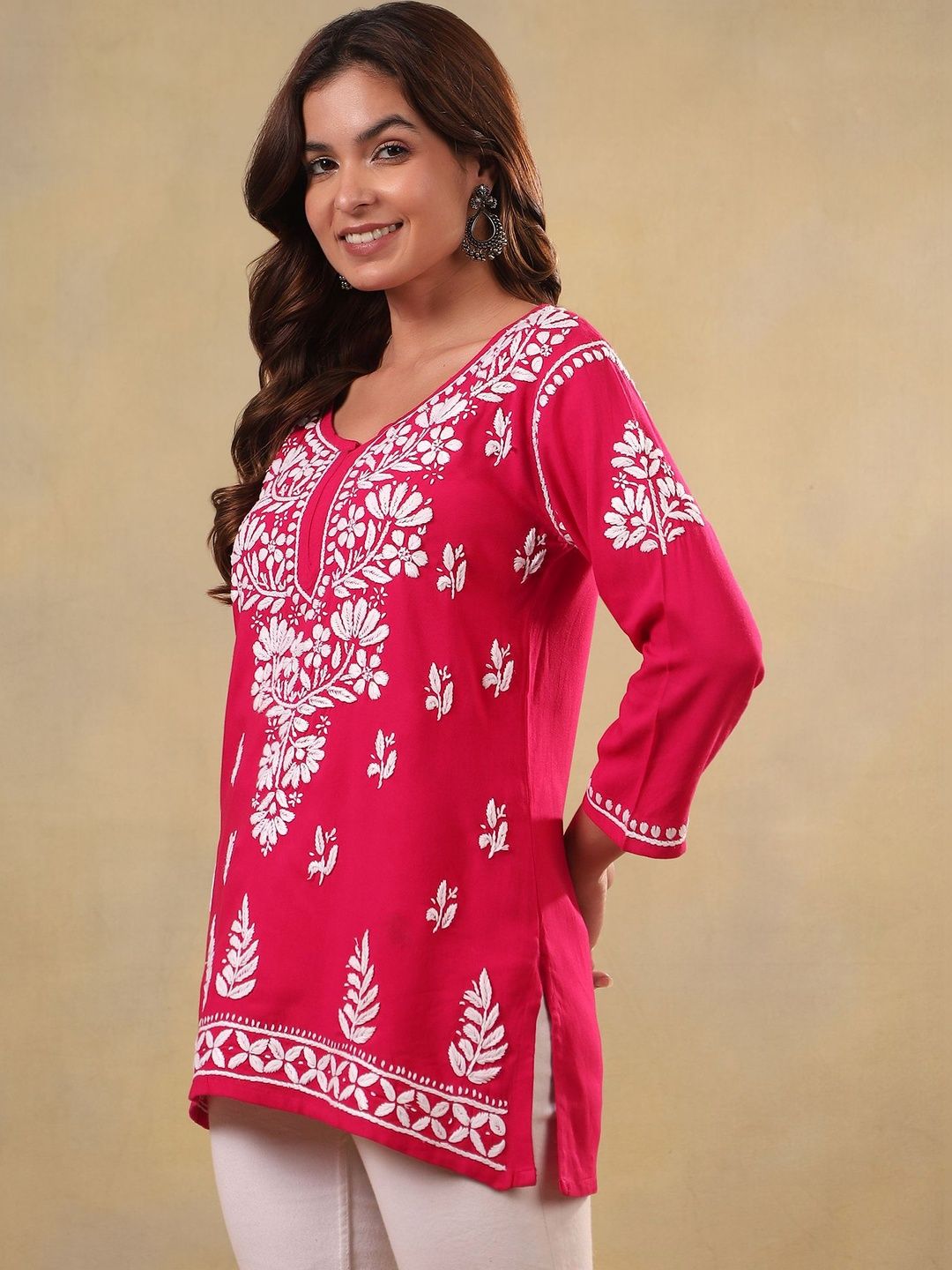 Women Embroidered Chikankari Kurta