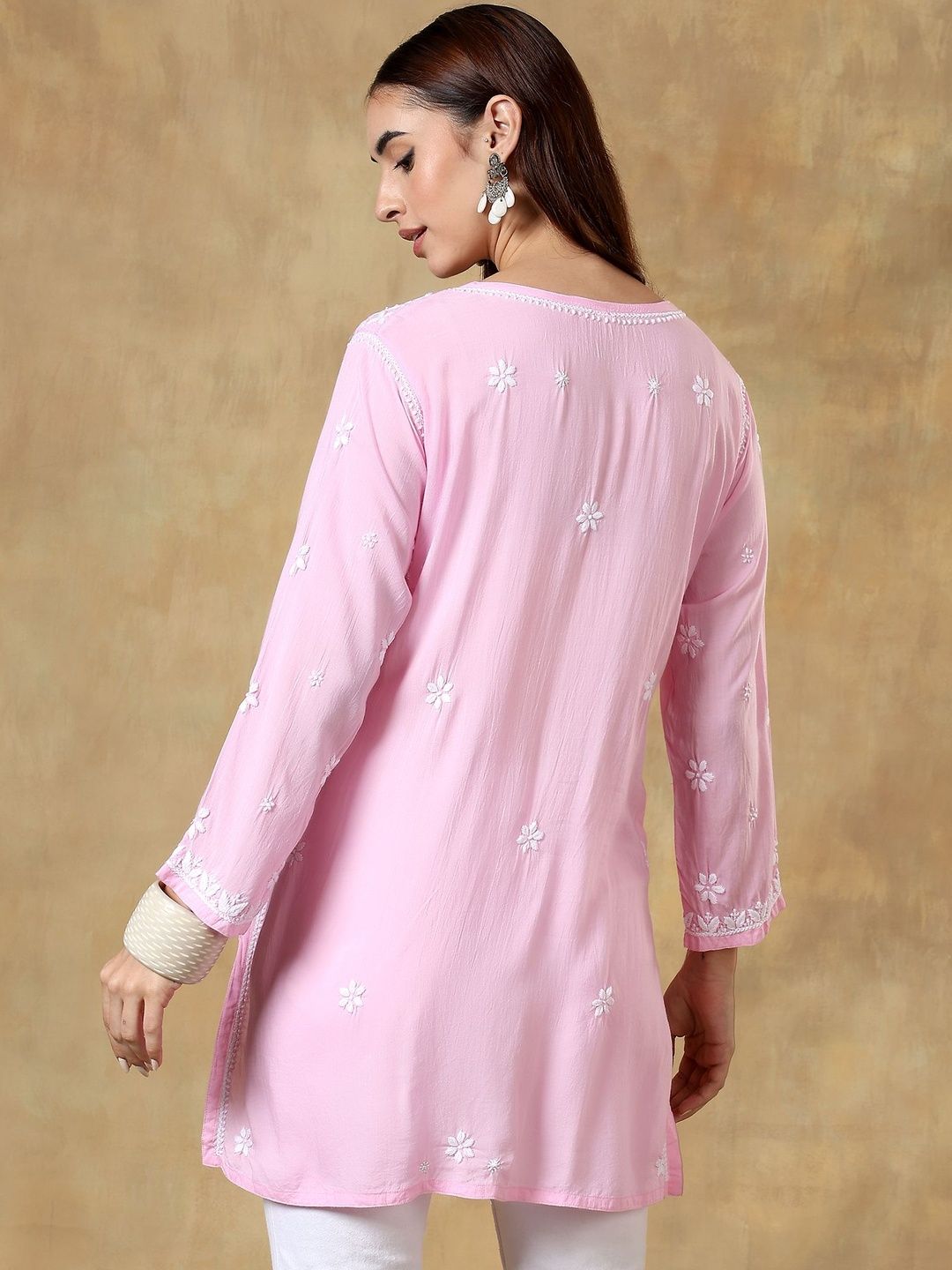 Women Floral Embroidered Chikankari Kurti