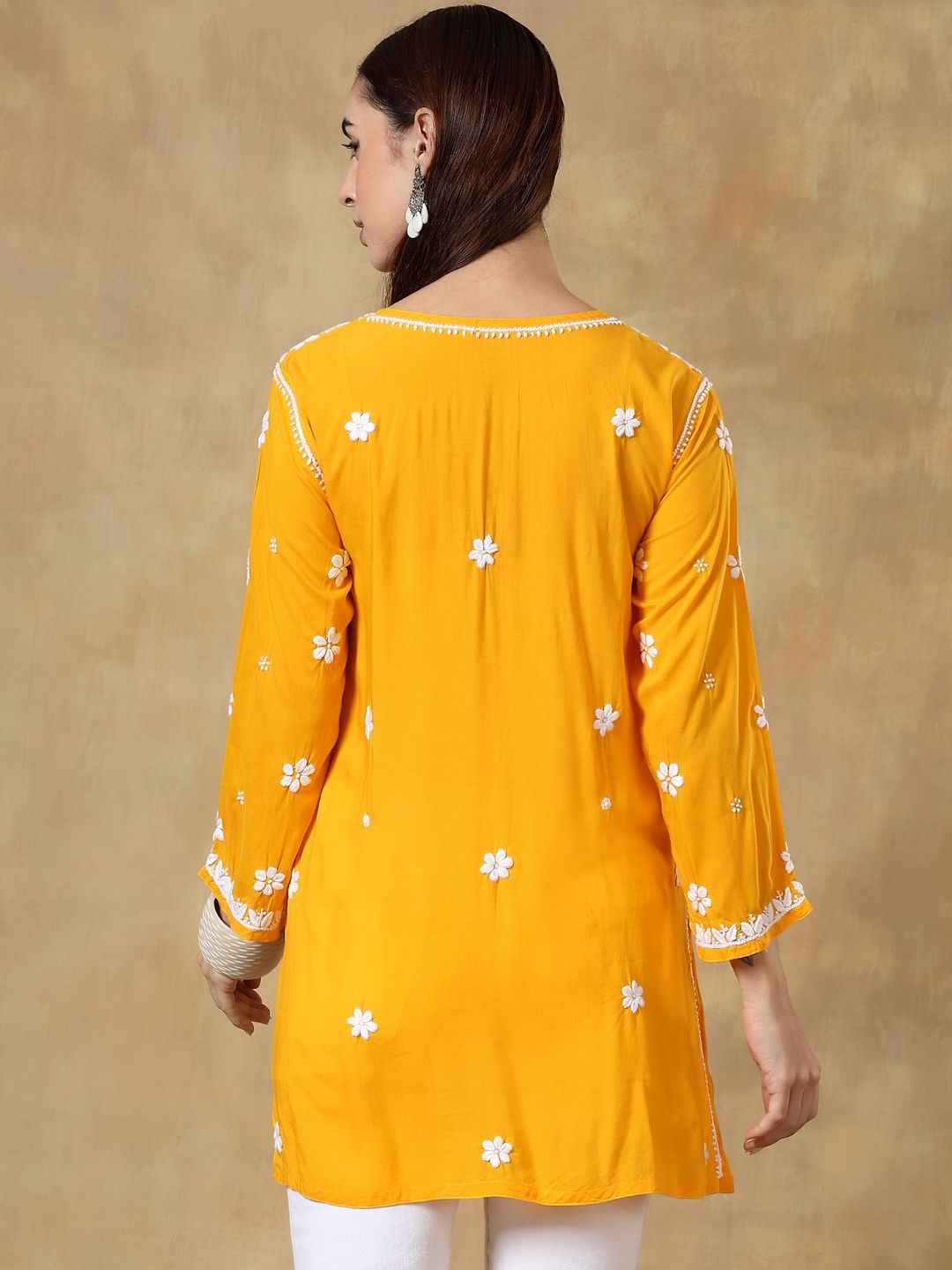 Women Embroidered Chikankari Straight Kurti