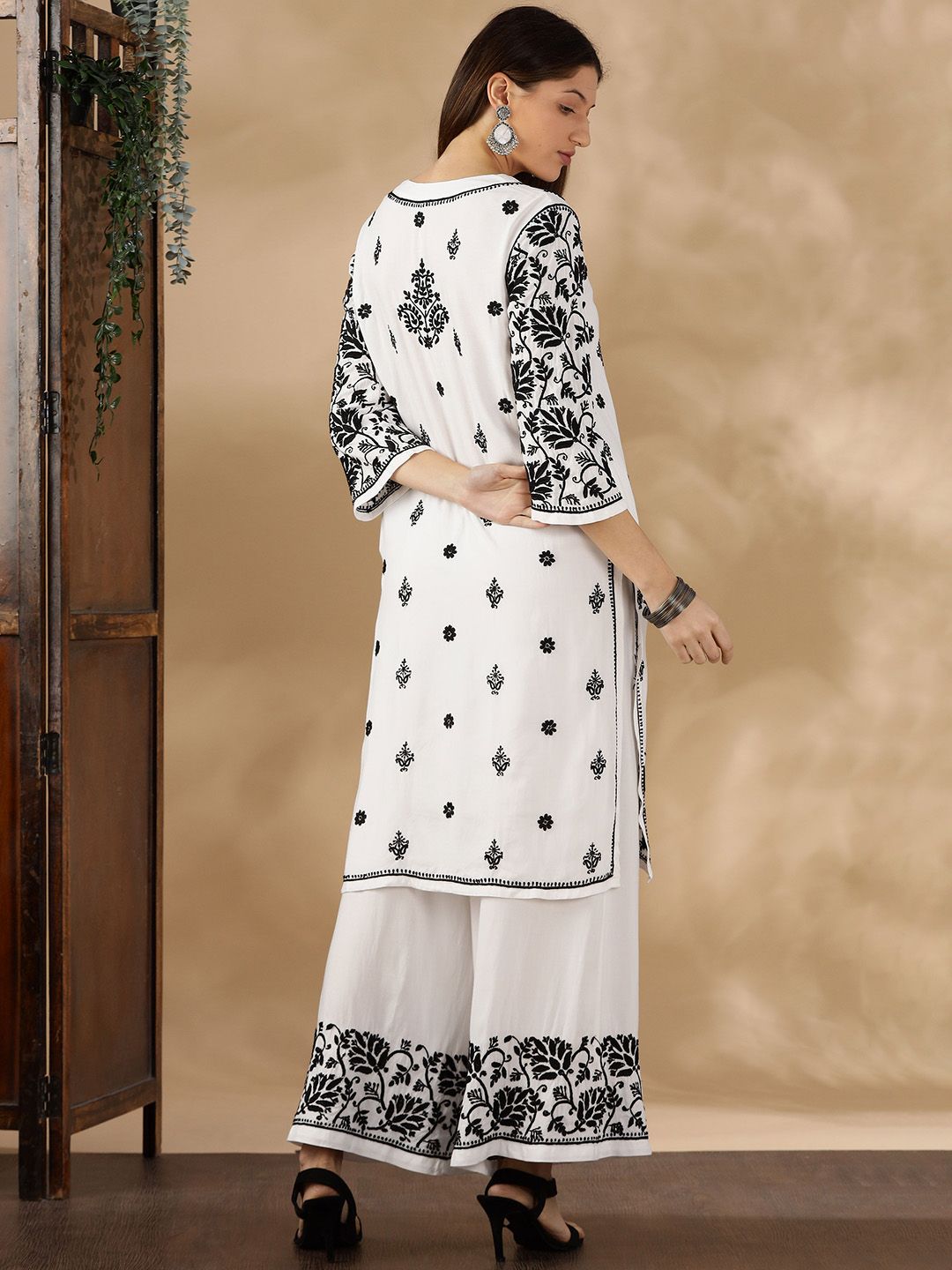 Women Ethnic Motifs Embroidered Kurta with Palazzo
