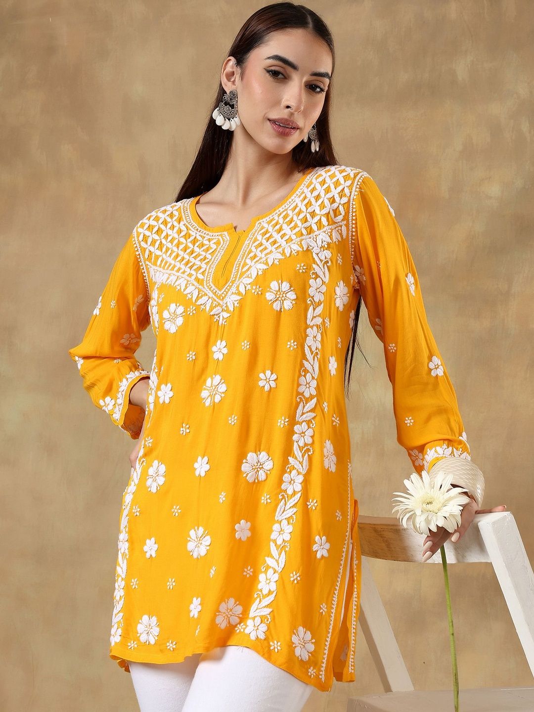 Women Embroidered Chikankari Straight Kurti