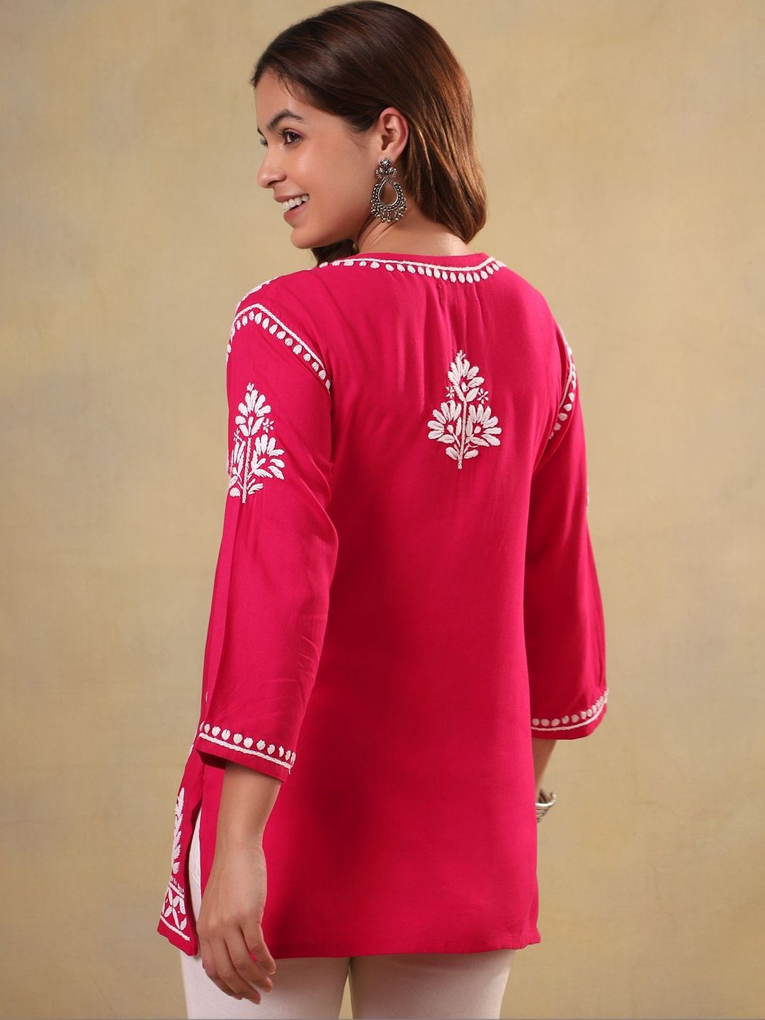 Women Embroidered Chikankari Kurta