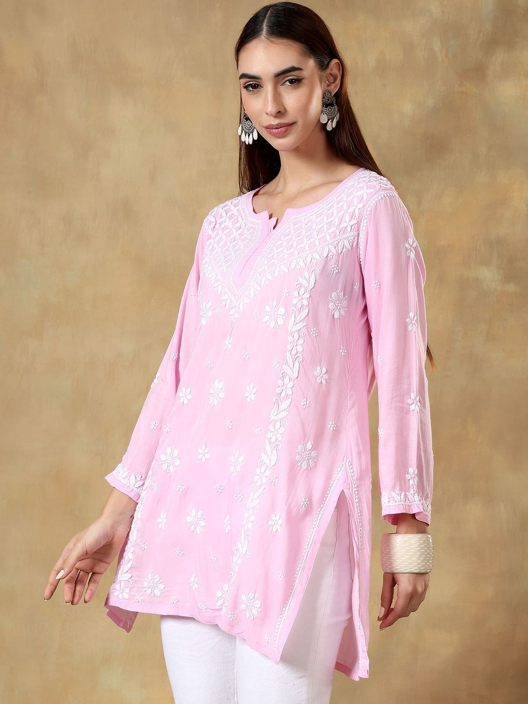 Women Floral Embroidered Chikankari Kurti