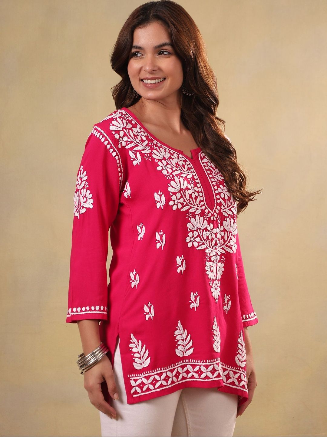 Women Embroidered Chikankari Kurta