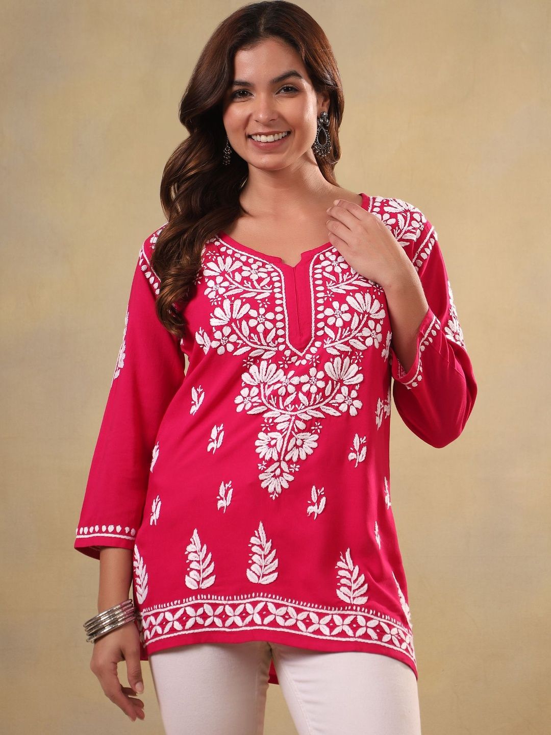 Women Embroidered Chikankari Kurta